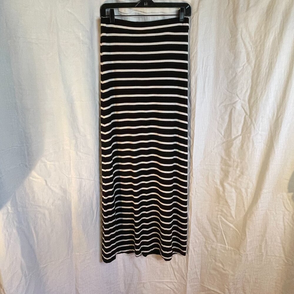 Long Skirt striped black and white size L with elastic